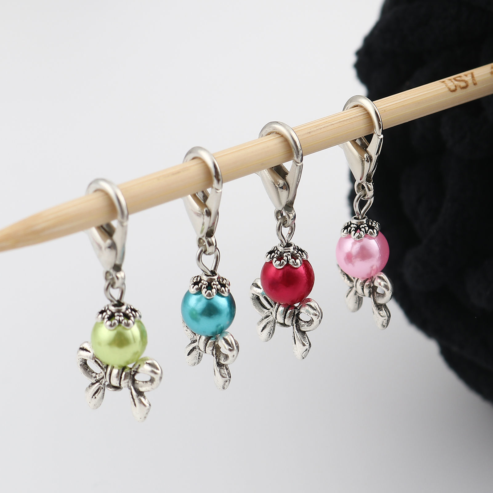 Picture of Zinc Based Alloy & Acrylic Knitting Stitch Markers Bowknot Antique Silver Color At Random Color 34mm x 14mm, 12 PCs
