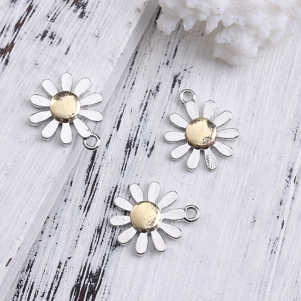Picture of Zinc Based Alloy Charms Daisy Flower Gold Plated Silver Tone 18mm( 6/8") x 15mm( 5/8"), 5 PCs