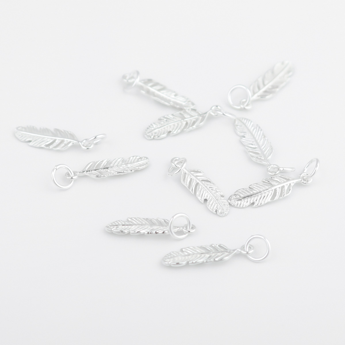 Picture of Sterling Silver Charms Silver Feather W/ Jump Ring 21mm x 5mm, 1 Gram (Approx 2-3 PCs)