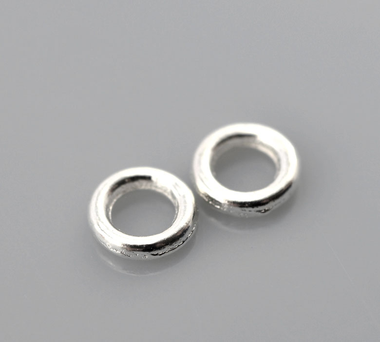 Picture of 0.8mm Zinc Based Alloy Closed Soldered Jump Rings Findings Round Silver Plated 4mm Dia, 500 PCs