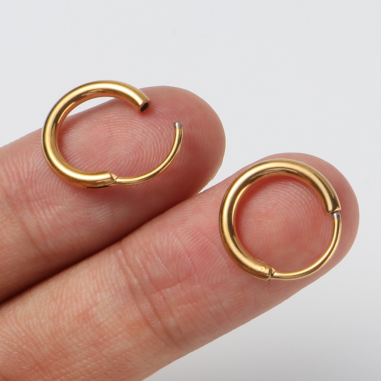 Picture of Stainless Steel Hoop Earrings Gold Plated Circle Ring Post/ Wire Size: (19 gauge), 1 Pair