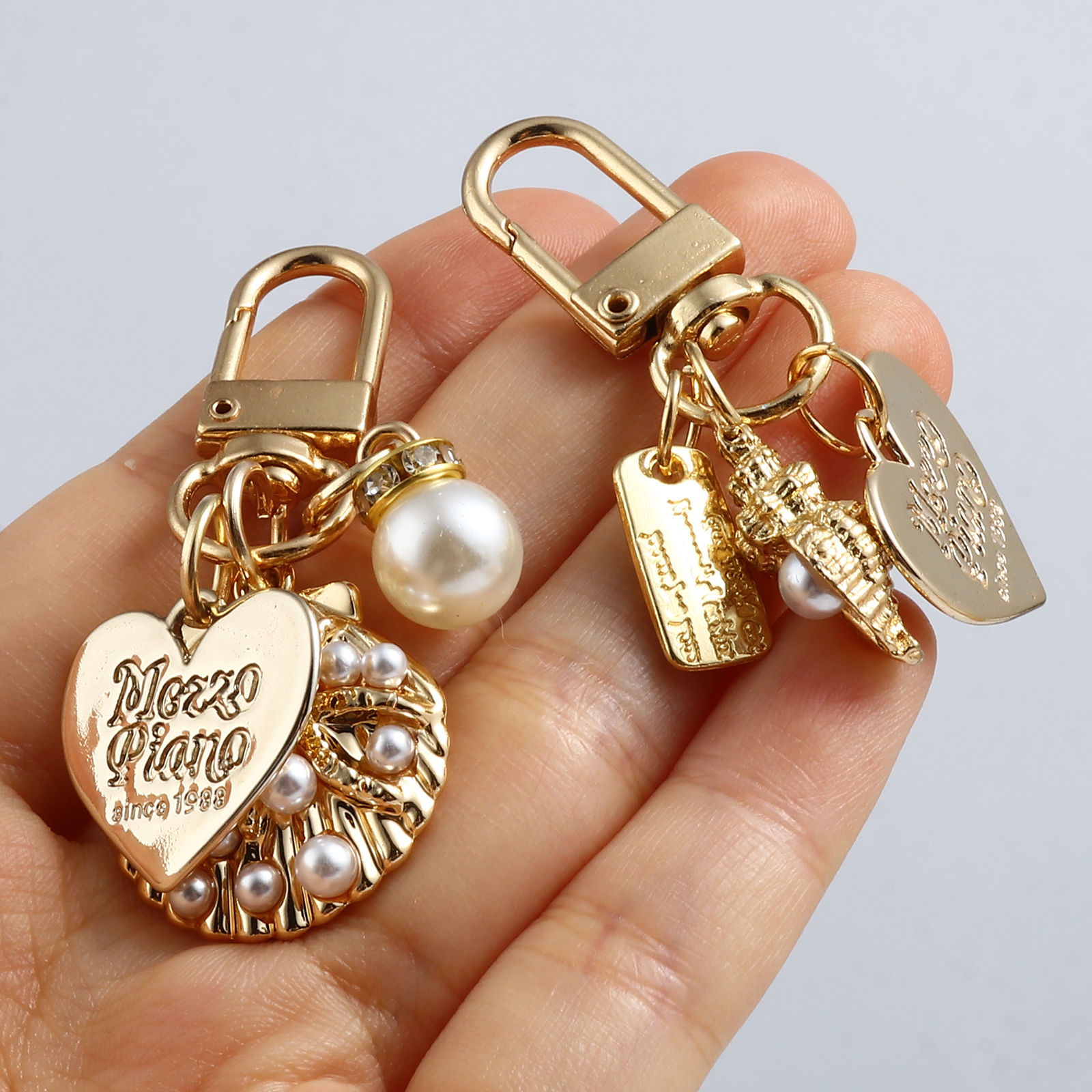 Bild von Zinklegierung & Acryl Schlüsselkette & Schlüsselring Vergoldet Weiß Muschel Transparent Strass, Imitat Perle 6cm, 1 Stück