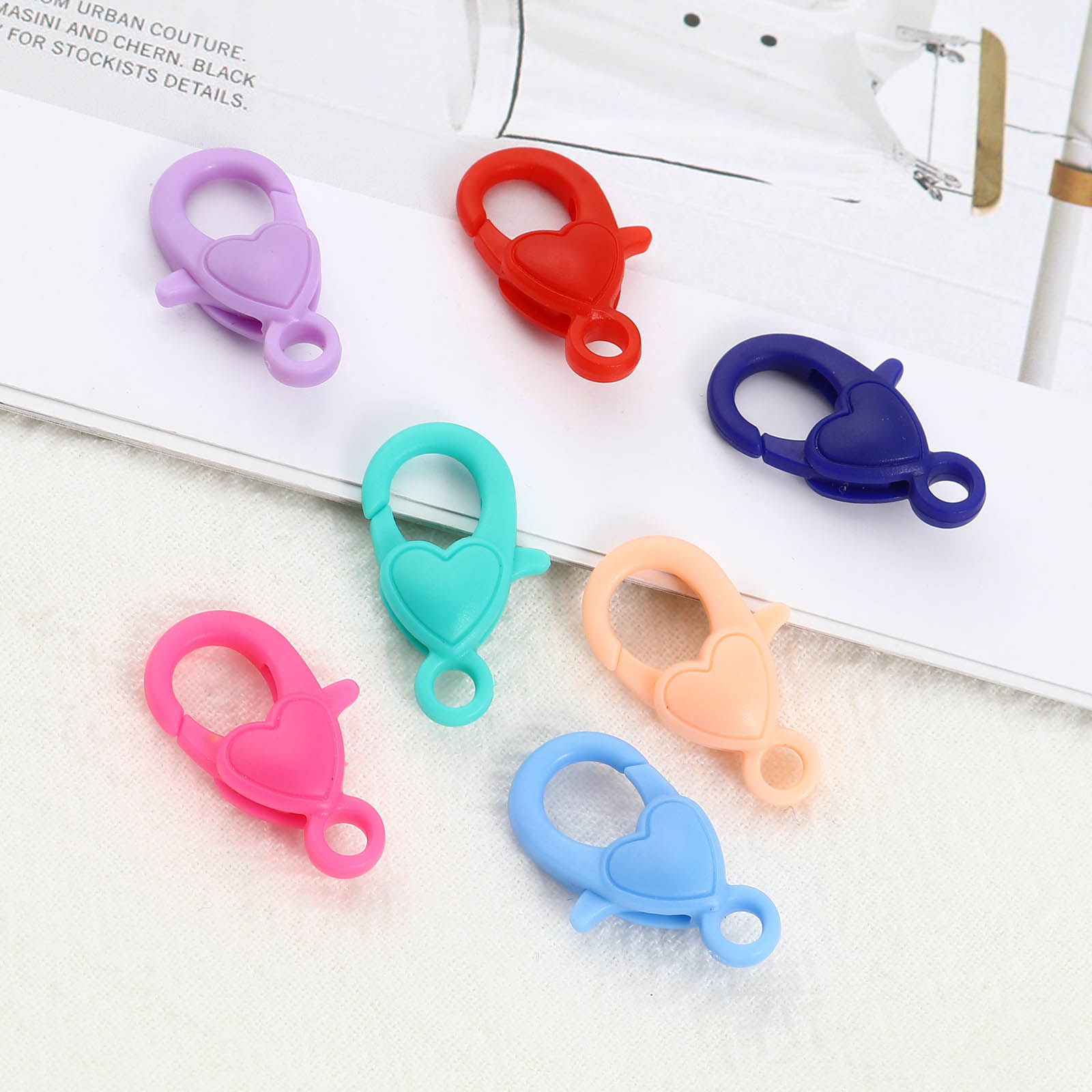 Bild von ABS Plastik Karabinerverschluss Herz Bunt 22mm x 13mm, 30 Stück