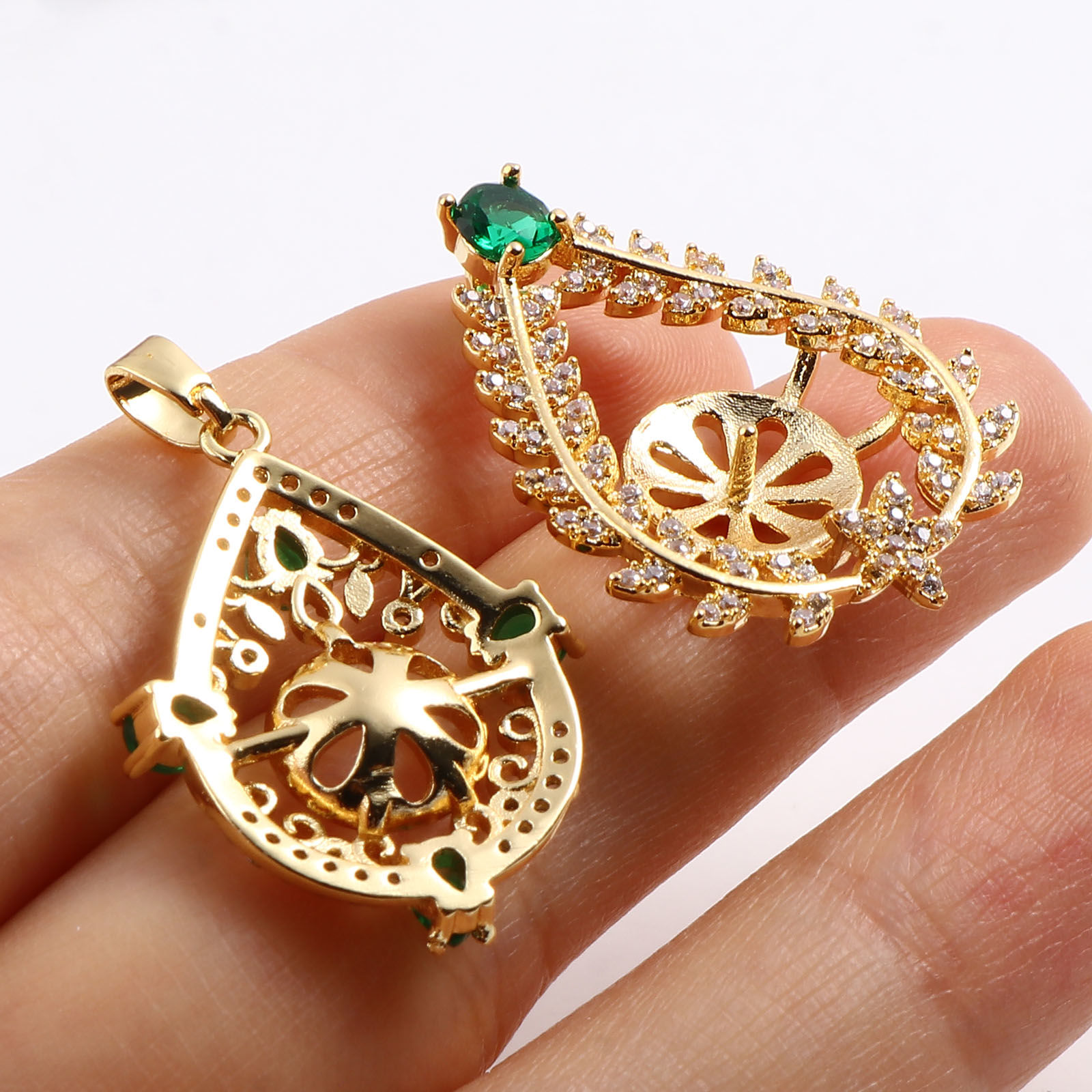 Immagine di Rame Micro Intarsio Connettore Ciondolo Perla Bail Pin Cap 18K Oro riempito Trasparente Strass Verde Cubic Zirconiae 1 Pz