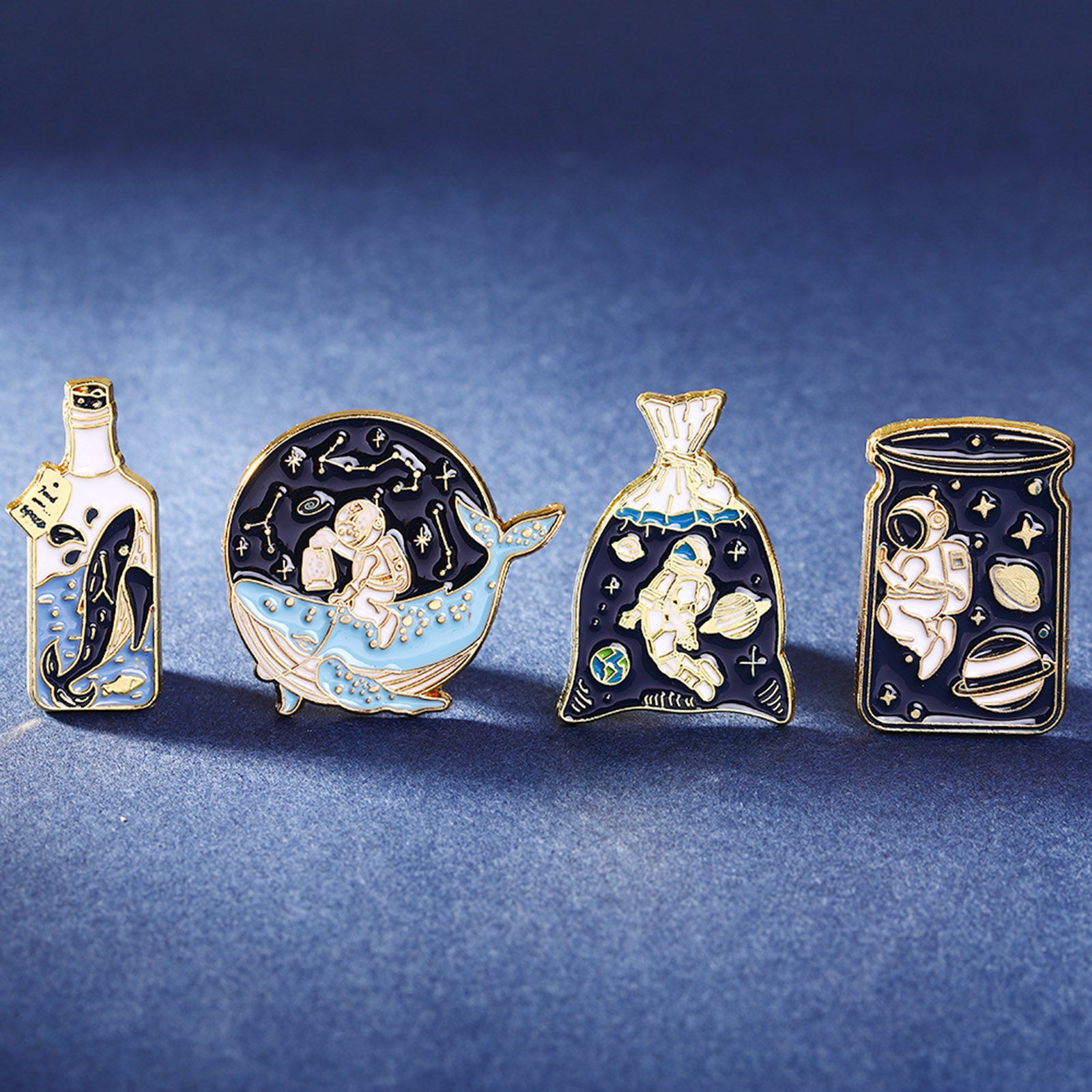 Immagine di Lega di Zinco Spilla Astronauta Oro Placcato 3cm x 2.1cm, 1 Pz