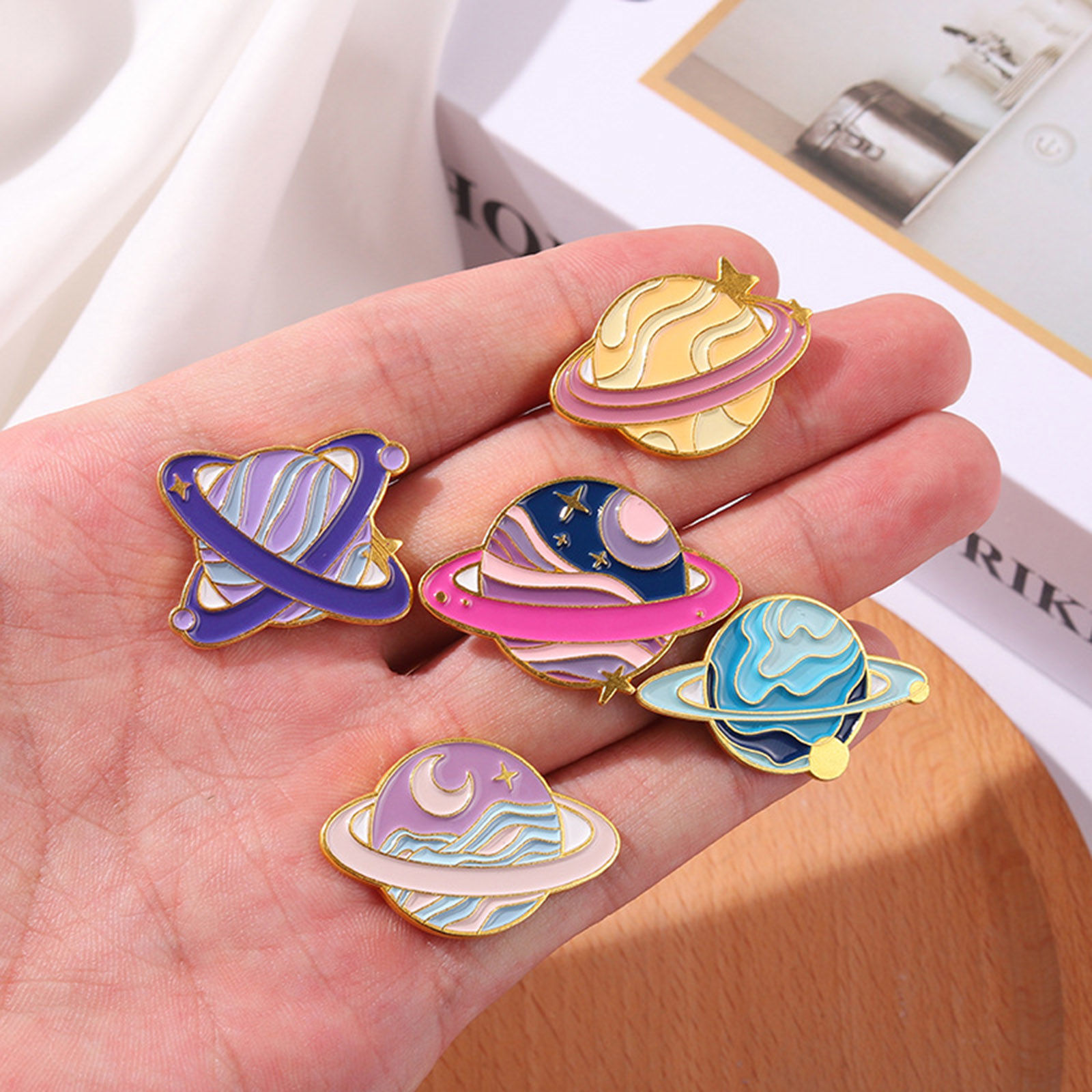 Galaxy Pin Brooches Round Universe Planet Gold Plated Multicolor Enamel の画像