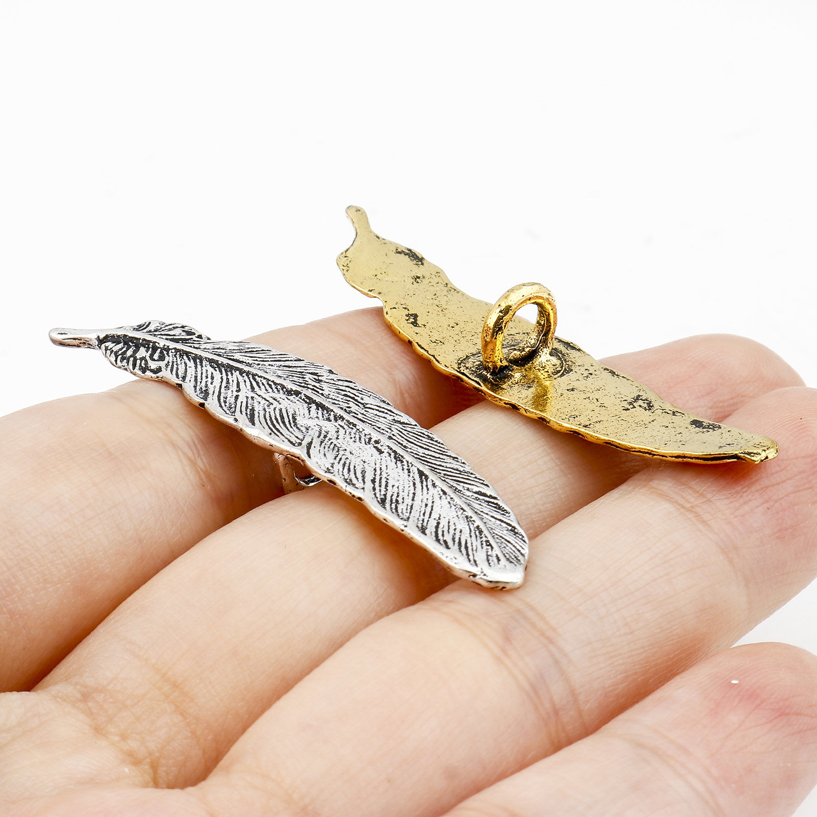 Bild von Zinklegierung Böhmischer Stil Metall Ösenknöpfe Einzeln Loch Bunt Feder 4.8cm x 1.1cm, 3 Stück