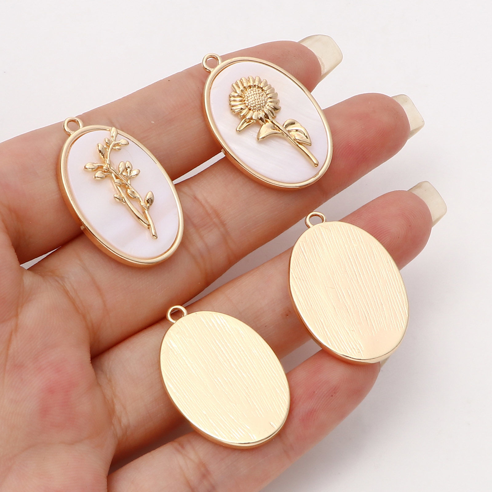 Immagine di Conchiglia + Rame Fiore del Mese di Nascita Charms Ovale Oro riempito Bianco 27mm x 18mm, 1 Pz