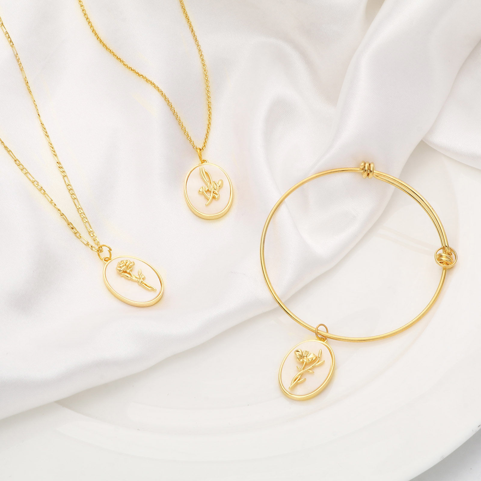 Immagine di Conchiglia + Rame Fiore del Mese di Nascita Charms Ovale Oro riempito Bianco 27mm x 18mm, 1 Pz
