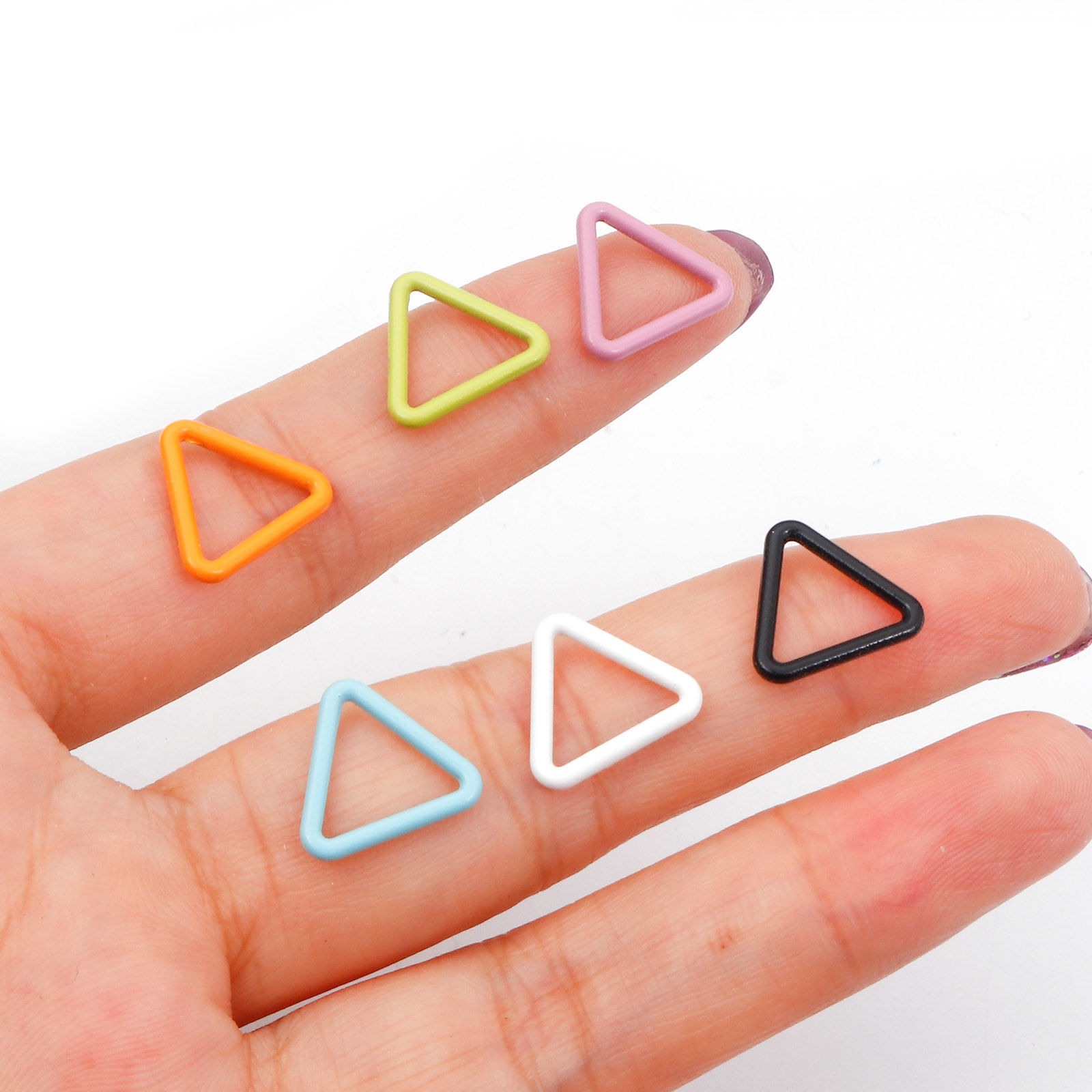 Immagine di Lega di Zinco Marcatori di Punto a maglia Triangolo Multicolore Pittura 13mm x 12mm, 1 Pacchetto