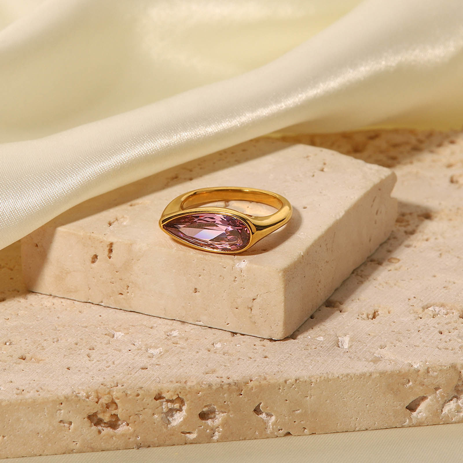 Immagine di Ecologico Dolce & Carino Elegante 18K Oro riempito 304 Acciaio Inossidabile & Zircone Cubico Non Regolabile Goccia Anello Per Donne 1 Pz