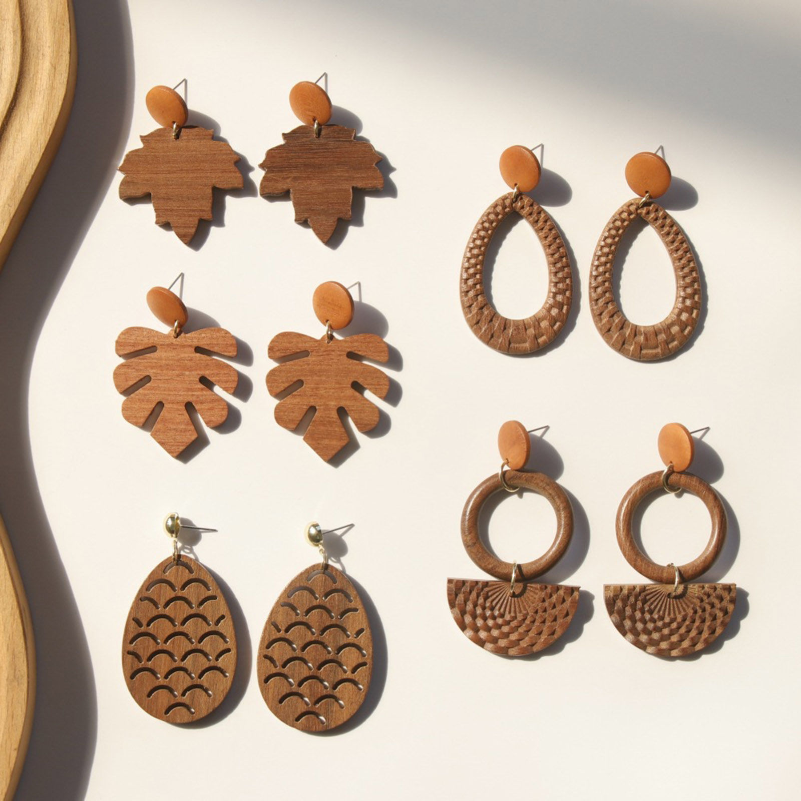 Imagen de Madera Elegante & Casual Pendientes Marrón Hoja de Arce Óvalo 1 Par