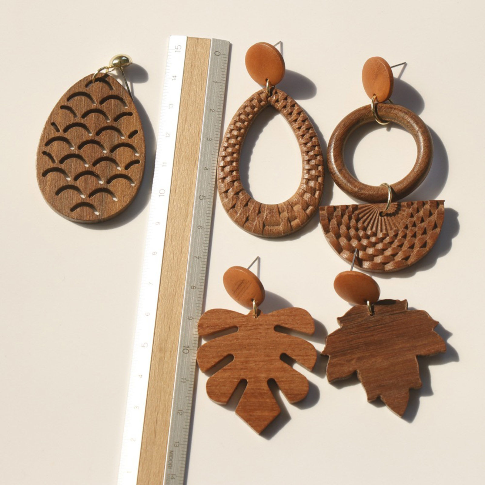 Imagen de Madera Elegante & Casual Pendientes Marrón Hoja de Arce Óvalo 1 Par