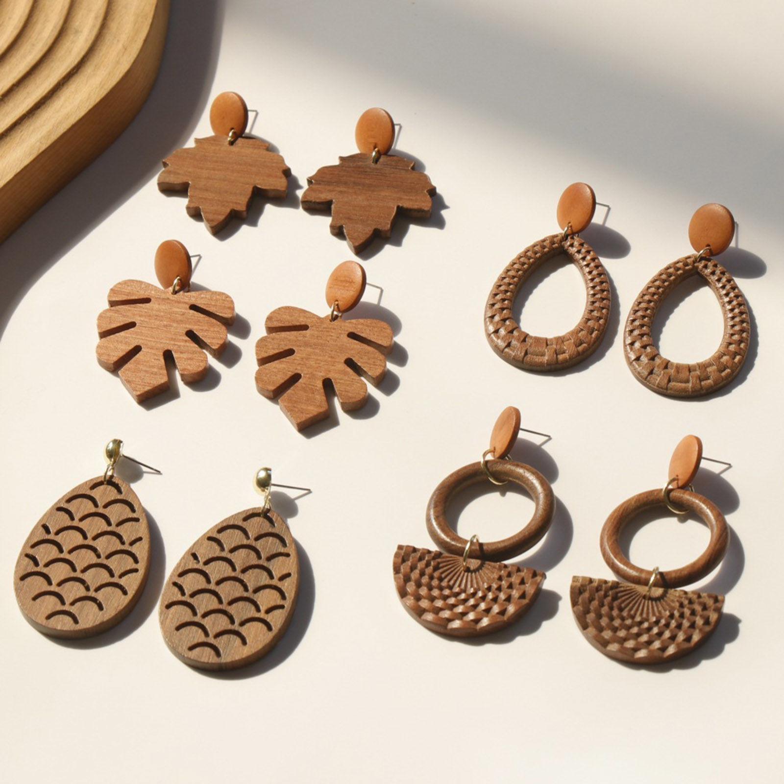 Imagen de Madera Elegante & Casual Pendientes Marrón Hoja de Arce Óvalo 1 Par