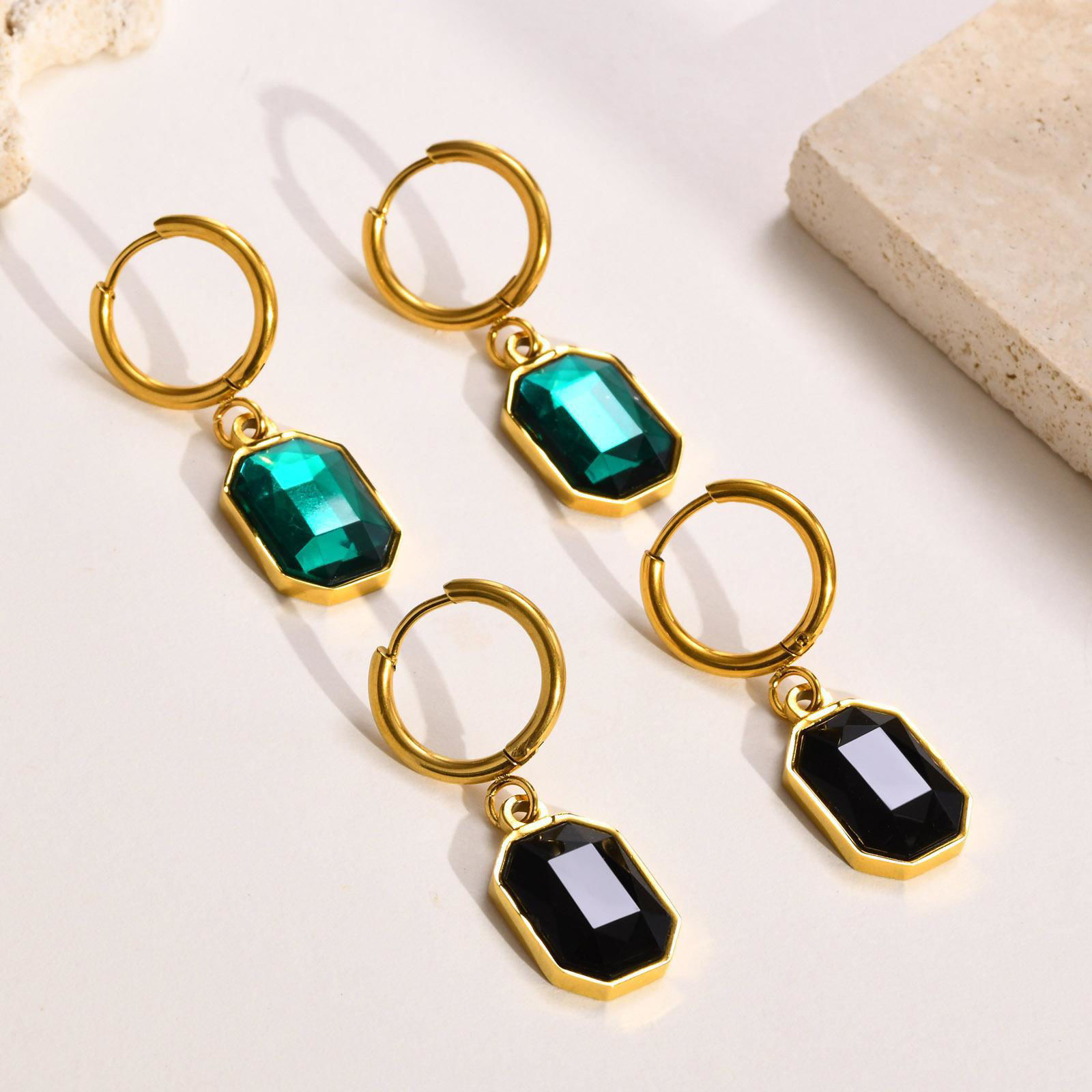 Imagen de Respetuoso del Medio Ambiente Elegante Sencillo 18K Oro lleno 304 Acero Inoxidable & Circón Artificial Octágono Pendientes Para Mujeres 1 Par