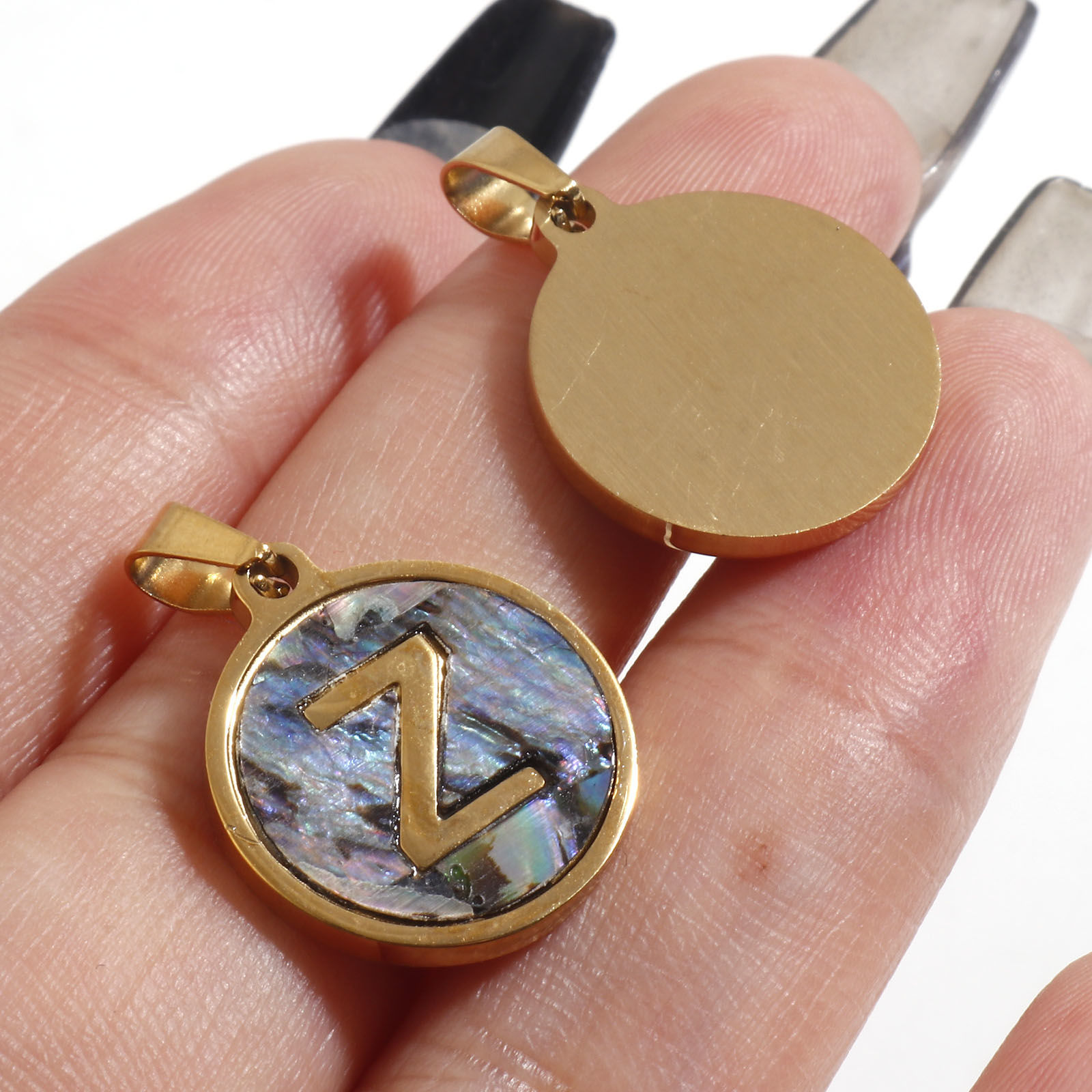 Immagine di 304 Acciaio Inossidabile & Conchiglia Charms Tondo Oro Placcato Multicolore Lettera Maiuscola Messaggio " A-Z " 24mm x 16mm, 1 Pz