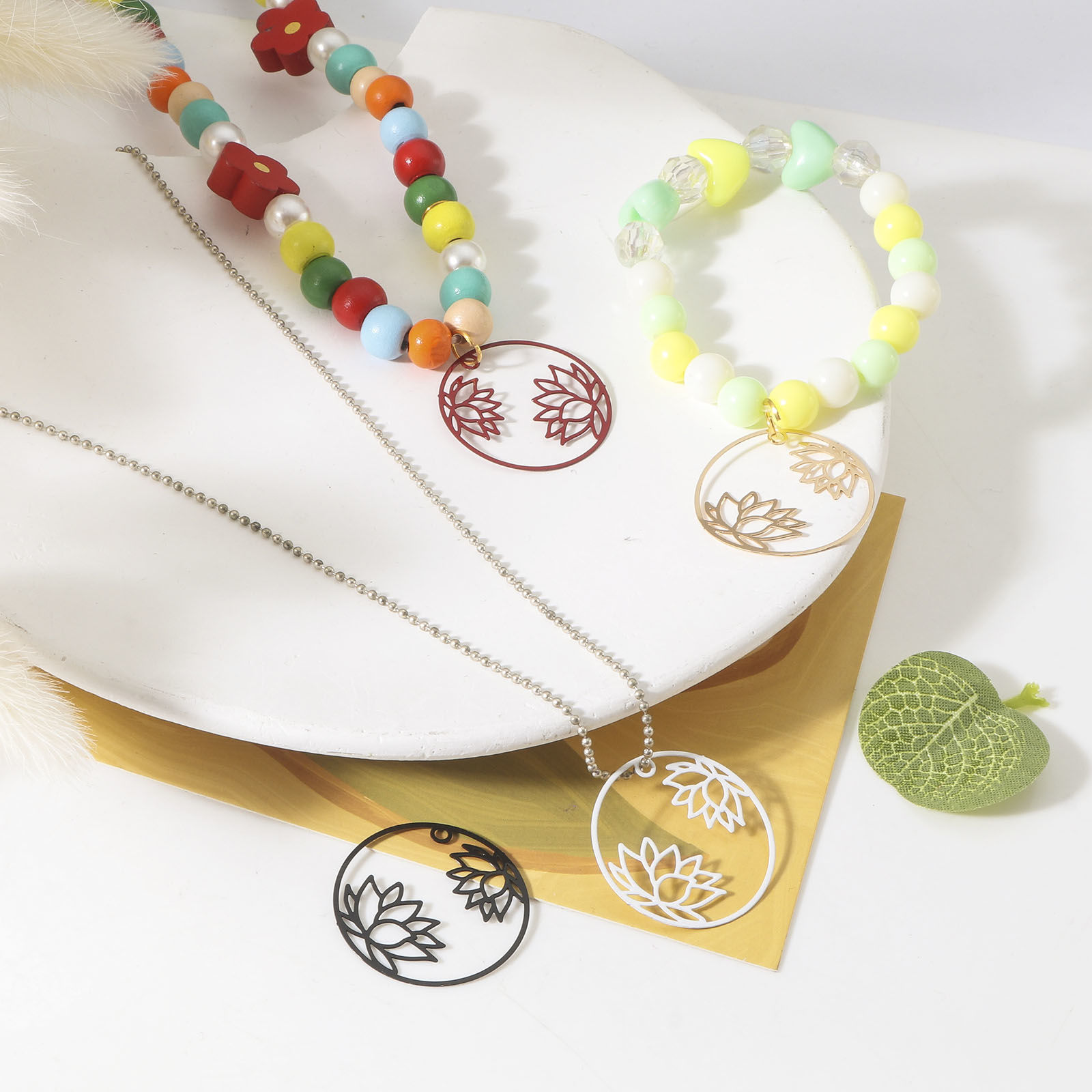 Immagine di Lega di Ferro Filigree Stamping Charms Tondo Multicolore Fiore Di Loto 27mm Dia, 10 Pz