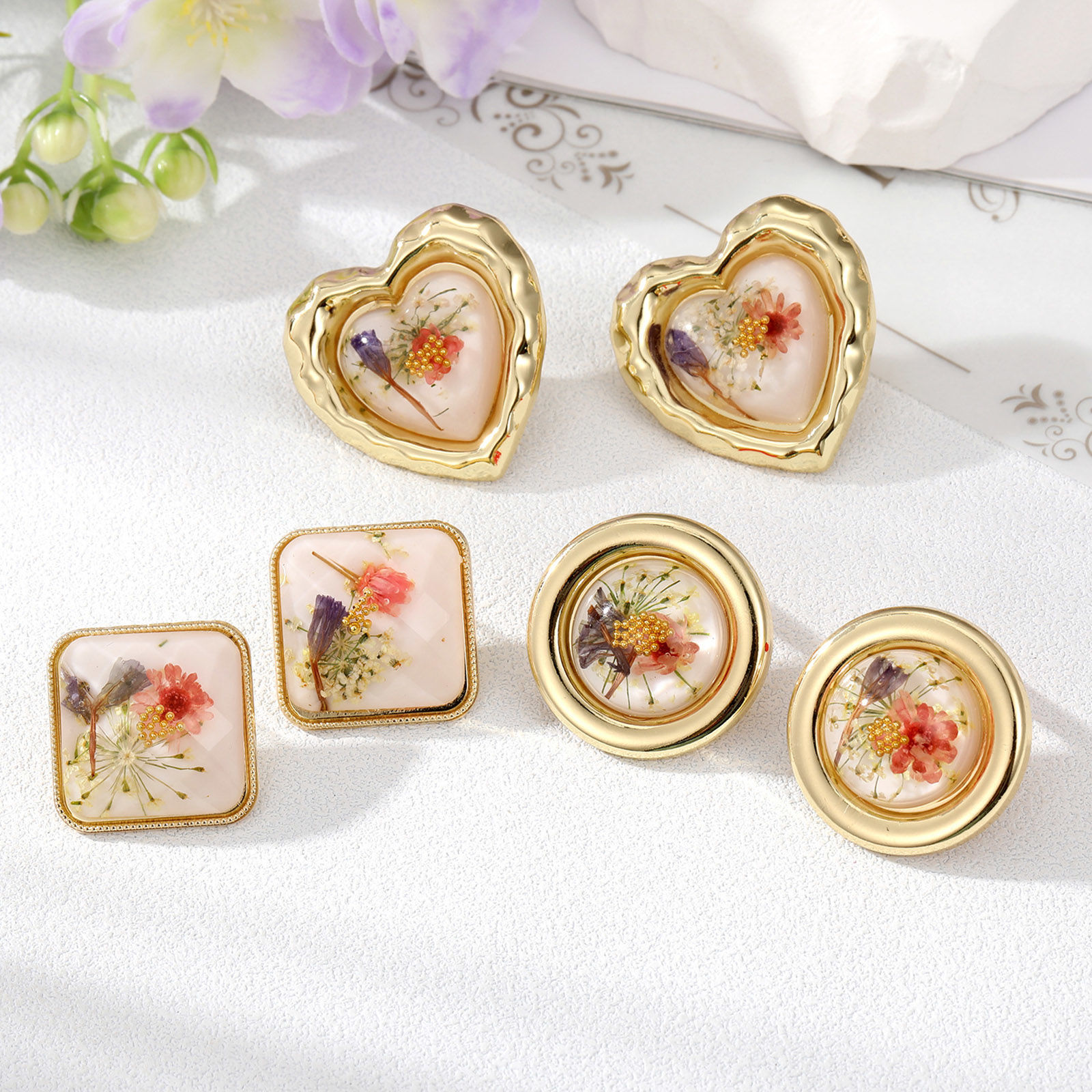 Bild von Harz Handgemachte Harz Schmuck Echte Blume Ohrring Ohrstecker Vergoldet Geometrie 1 Paar