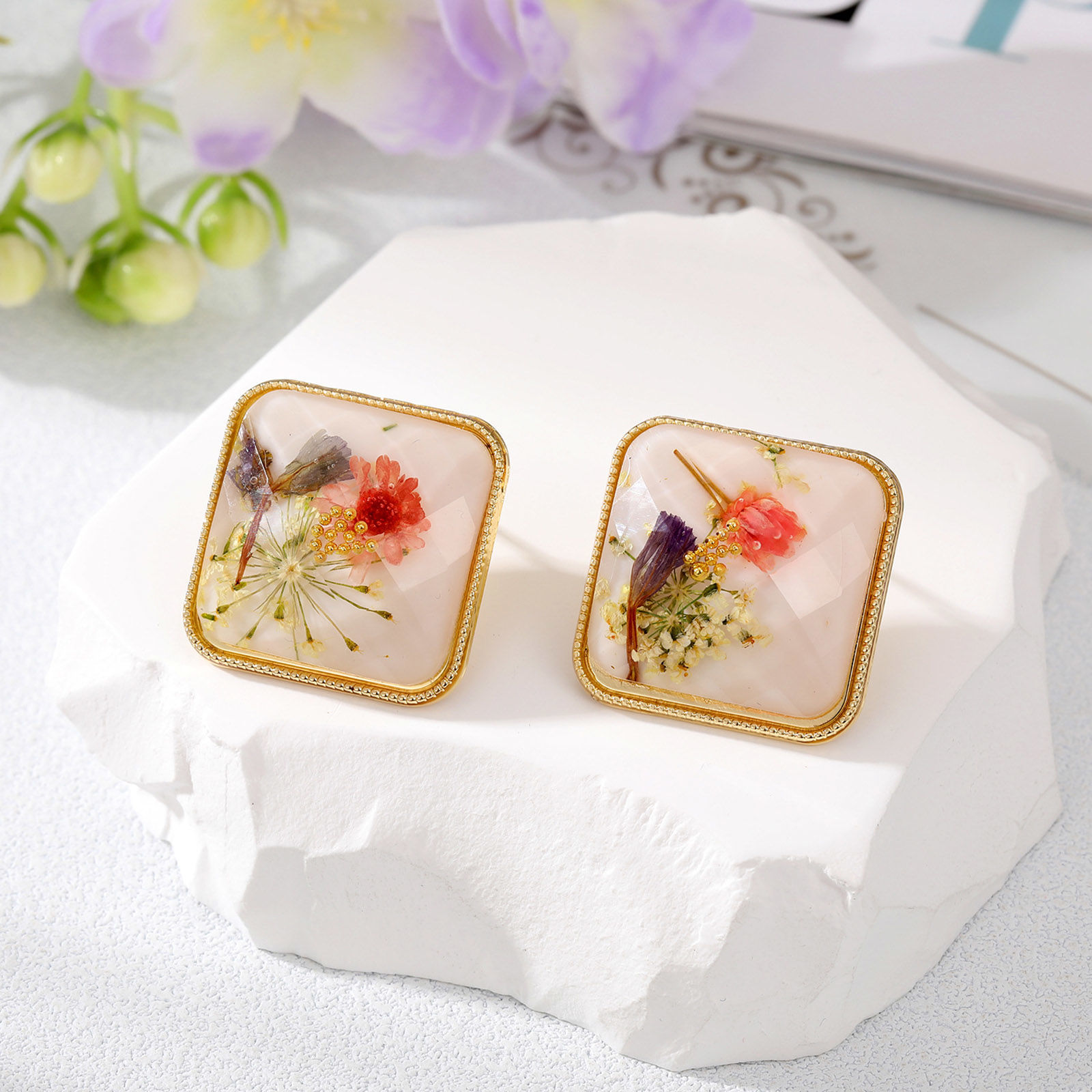 Bild von Harz Handgemachte Harz Schmuck Echte Blume Ohrring Ohrstecker Vergoldet Geometrie 1 Paar