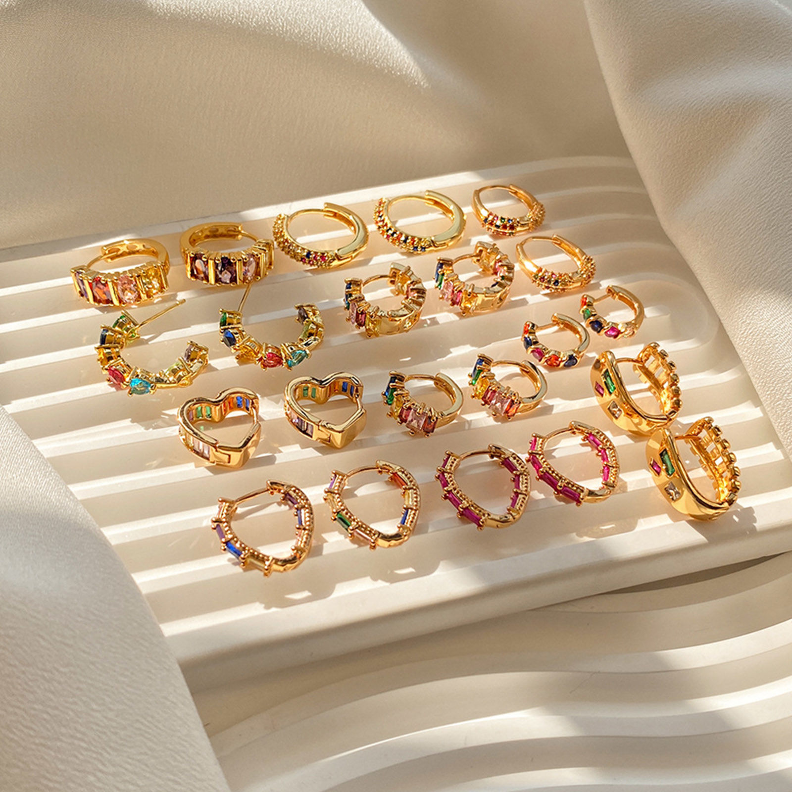 Bild von Hypoallergen Exquisit Stilvoll 18K Vergoldet Kupfer & Kubisch Zirkonia Hoop Ohrringe Für Frauen Geschenk zum Erwachsenwerden 1 Paar