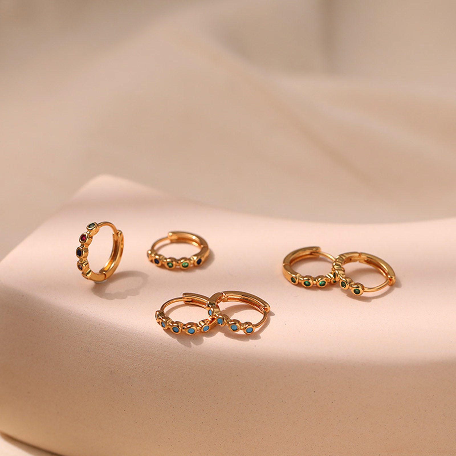 Bild von Hypoallergen Exquisit Stilvoll 18K Vergoldet Kupfer & Kubisch Zirkonia Hoop Ohrringe Für Frauen Geschenk zum Erwachsenwerden 1 Paar