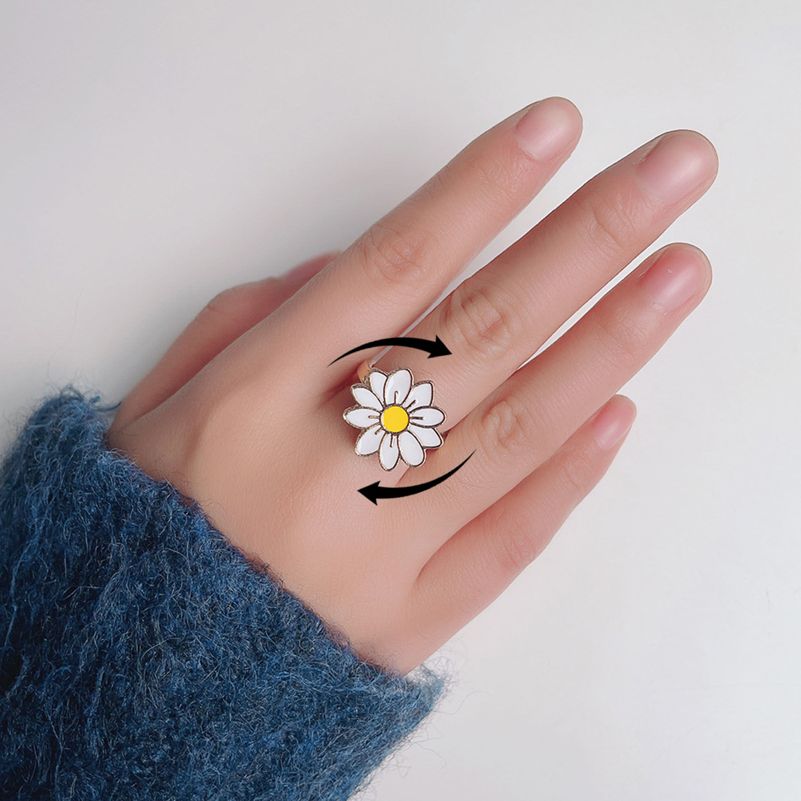 Picture of Children Kids Open Stress Relieving Anxiety Ring Fidget Spinner Rings Gold Plated Enamel White Chrysanthemum Flower 2cm Dia., 1 Piece