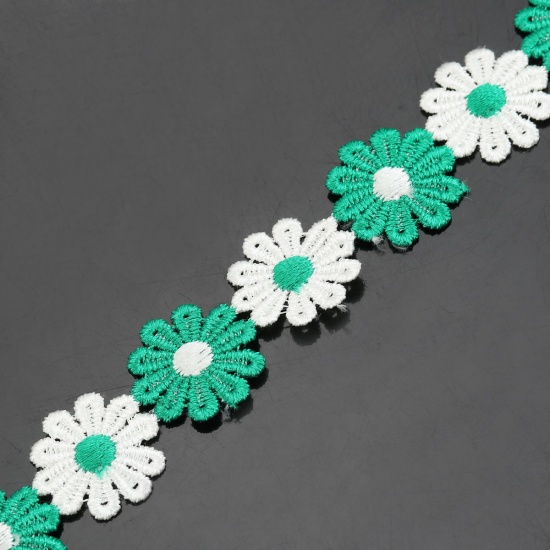 Embroidery Daisy Trim White Flowers With Green Leaves 10mm x 1 Metre Length 