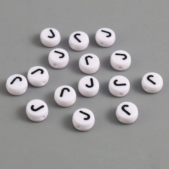 Bild von Acryl Perlen Flachrund Schwarz & Weiß Anfangsbuchstabe/ Großbuchstabe Message " J " ca. 7mm D., Loch:ca. 1.4mm, 500 Stück