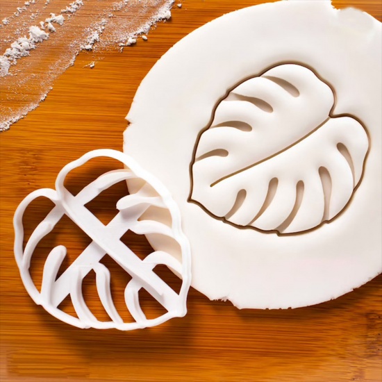 Picture of Plastic Fondant Cake Sugarcraft Clay Mold White Leaf 8.7cm x 7.8cm, 1 Piece