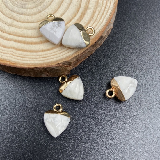 Bild von Weiß Howlith ( Synthetisch ) Charms Herz Vergoldet Weiß Facettiert 14mm x 10mm, 1 Stück