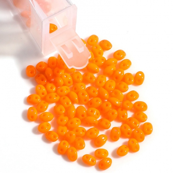 (10g) チェコ輸入 ガラス 2つ穴のツインビーズ シードビーズ オレンジ色 不透明 約 5mm x 4mm、 穴: 約 0.8mm、 1 本 (約 15 個/グラム) の画像