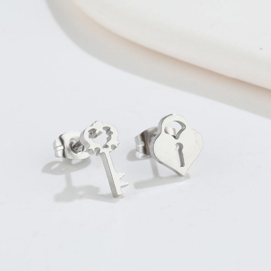 Bild von Titan Edelstahl Ins Stil Asymmetrische Ohrringe Silberfarbe Schlüssel Schloss Drahtstärke: (18 gauge), 2 Paare