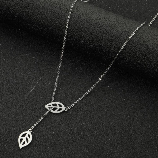 Immagine di Acciaio al titanio Elegante Lariat Collana Tono Argento Foglia Filigrana 45cm Lunghezza, 1 Pz