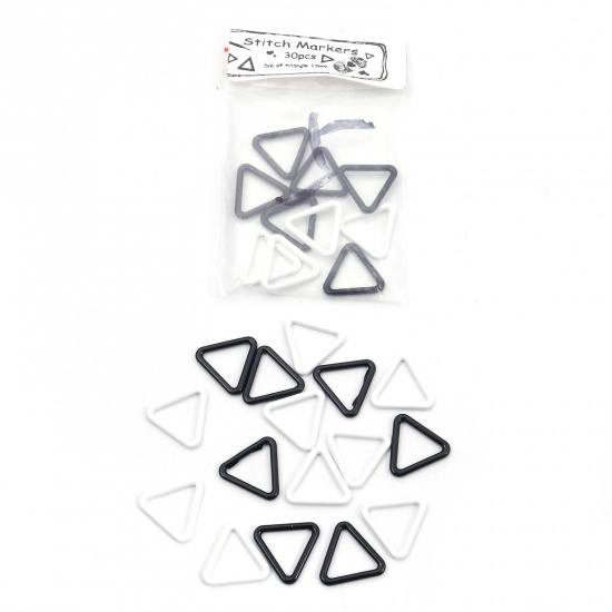 Immagine di Lega di Zinco Marcatori di Punto a maglia Triangolo Nero & Bianco Pittura 13mm x 12mm, 1 Pacchetto （ 30 PCs/Set)