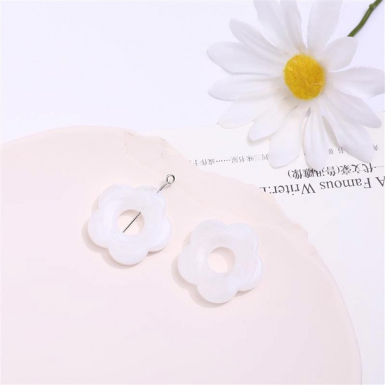 Bild von Acryl Perlen für die Herstellung von DIY-Charme-Schmuck (Halbgebohrt) Weiß Blumen Tintenwäsche ca. 27mm x 27mm, 10 Stück