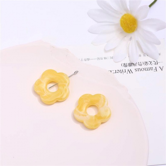 Bild von Acryl Perlen für die Herstellung von DIY-Charme-Schmuck (Halbgebohrt) Gelb Blumen Tintenwäsche ca. 27mm x 27mm, 10 Stück