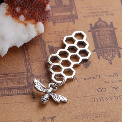 Bild von Zinklegierung 3D Anhänger Bienenwabe Silberfarbe Biene Hohl 46mm x 16mm, 10 Stücke