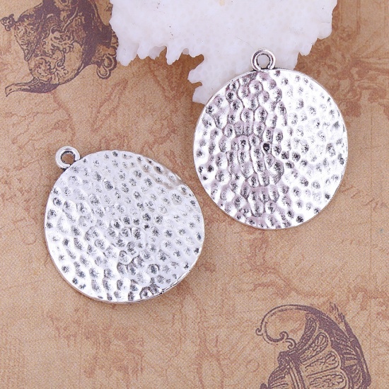 Picture of Zinc Based Alloy Hammered Charms Round Antique Silver 30mm(1 1/8") x 26mm(1"), 10 PCs