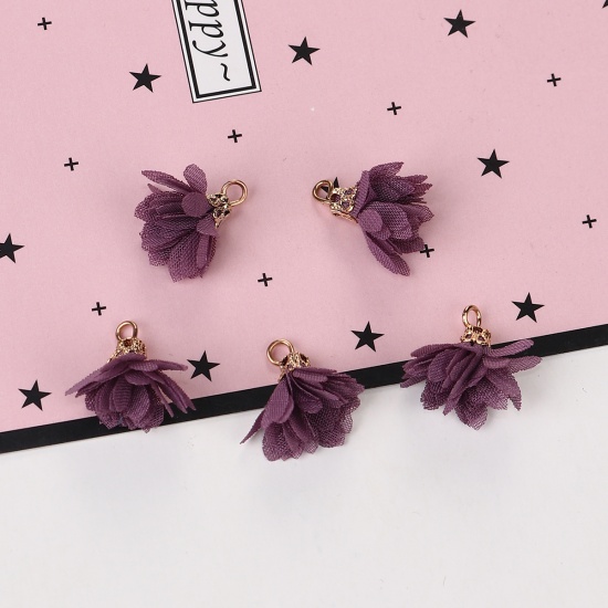 Immagine di Garza Charms Nappine Camelia Oro Placcato Colore Viola Circa 20mm x 20mm, 20 Pz