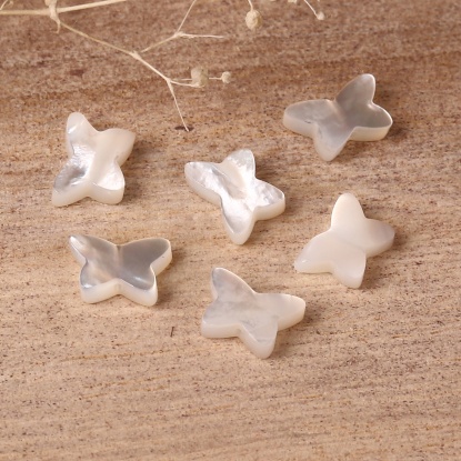 Image de Perles en Coquille Papillon Blanc 9mm x 6mm, Taille de Trou: 0.4mm, 2 Pcs