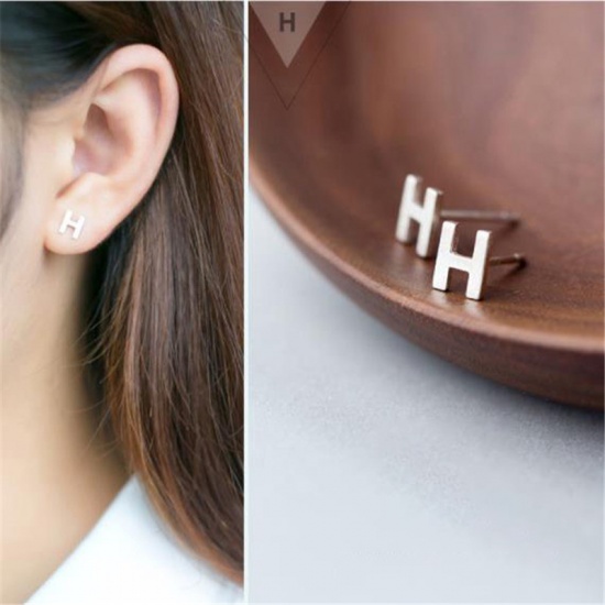 Picture of Sterling Silver Ear Post Stud Earrings Silver Capital Alphabet/ Letter Message " H " 7mm x 5.5mm, 1 Pair