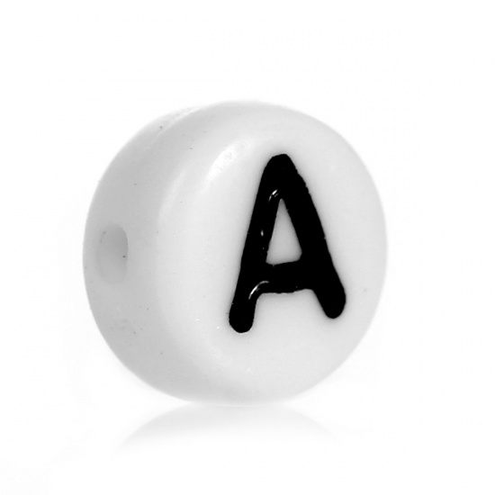 アクリルビーズ フラットラウンド 白 アルファベット " A " 約 7mm直径、 穴：約 1mm、 500 個 の画像