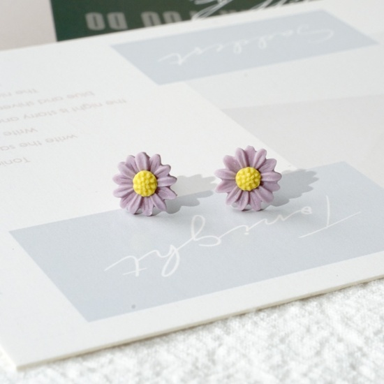 ステンレス鋼 & セラミックス イヤリング 黄+紫 菊 8mm、 1 ペア の画像