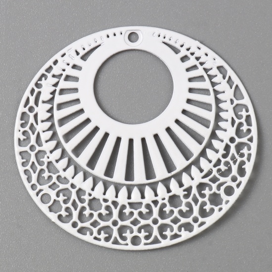 Bild von Eisenlegierung Filigran Stempel Verzierung Anhänger Oval Weiß Filigran Spritzlackierung 3.9cm x 3.6cm, 10 Stück