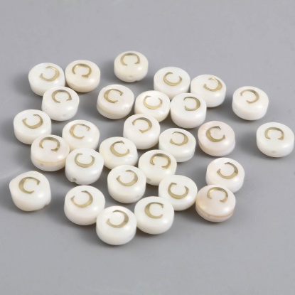 Image de Perles en Coquille Plat-Rond Crème Alphabet Initial/ Lettre Majuscule Mots" C " 8mm Dia, Taille de Trou: 1.1mm, 10 Pcs