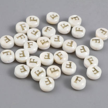 Image de Perles en Coquille Plat-Rond Crème Alphabet Initial/ Lettre Majuscule Mots" F " 8mm Dia, Taille de Trou: 1.1mm, 10 Pcs