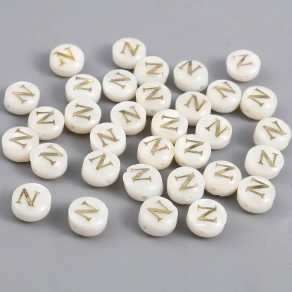 Image de Perles en Coquille Plat-Rond Crème Alphabet Initial/ Lettre Majuscule Mots" N " 8mm Dia, Taille de Trou: 1.1mm, 10 Pcs