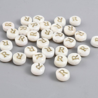 Image de Perles en Coquille Plat-Rond Crème Alphabet Initial/ Lettre Majuscule Mots" R " 8mm Dia, Taille de Trou: 1.1mm, 10 Pcs
