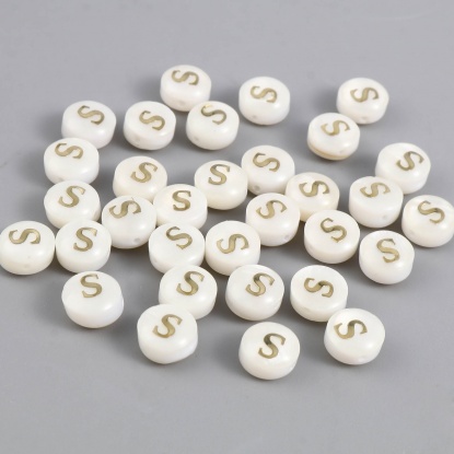 Image de Perles en Coquille Plat-Rond Crème Alphabet Initial/ Lettre Majuscule Mots" S " 8mm Dia, Taille de Trou: 1.1mm, 10 Pcs