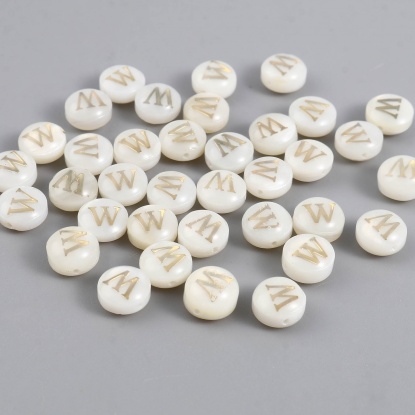 Image de Perles en Coquille Plat-Rond Crème Alphabet Initial/ Lettre Majuscule Mots" W " 8mm Dia, Taille de Trou: 1.1mm, 10 Pcs